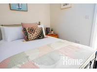 Lovely 1-Bedroom Apartment in Cardiff City Centre - குடியிருப்புகள்  