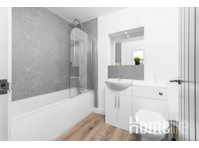 Luxury Two Bedroom with Balcony & Parking- Smethwick - דירות