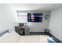 Homely ensuite available - Camere de inchiriat
