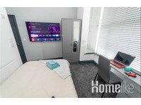 Private ensuite room 10mins away from new street station - Комнаты