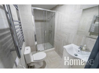 Private ensuite room available - Flatshare