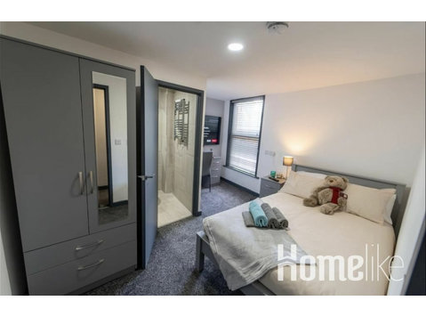 Private ensuite room available - Συγκατοίκηση