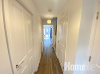 City Town-House in  Stratford House Road - Apartamente