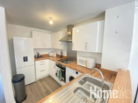 City Town-House in  Stratford House Road - Apartamente
