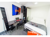 Compact Studio right by UOB and QE! - Apartmány