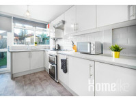 House with Parking & Garden-Great Barr - דירות