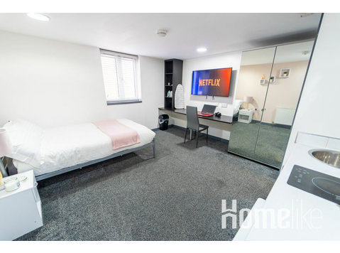 Large equipped studio close to City centre! - 아파트