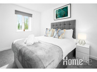 Luxury 2 Bed Apartment -  Parking - Smart TV - WIFI - Lejligheder
