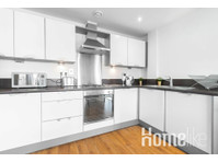 Luxury 2 Bed Apartment with Secure Parking - דירות