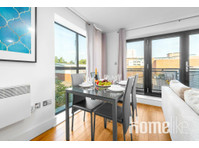 Luxury 2 Bed Apartment with Secure Parking - Apartamentos