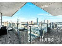 Luxury 2 Bed Penthouse - Balcony - Parking - Apartments