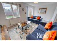 Modern 4 Bedroom 2 Bath House with Parking, Tyseley,… - Apartments