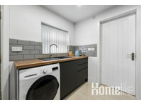 Modern Cozy 1 Bedroom Flat | Prime Location in Moseley - Apartmani