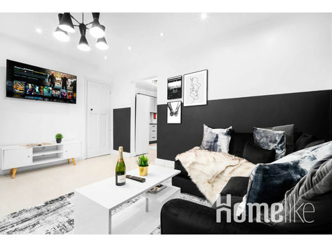 Spacious Luxury 3 Bedroom House with Garden - 	
Lägenheter