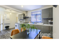 3 bedroom apartment next to Coventry Station - Apartments