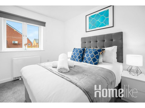 Luxury 2 Bed Apartment -  Parking - Smart TV - WIFI - 	
Lägenheter
