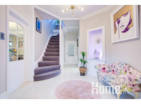 Chic 4 bedroom Home with Hot Tub & BBQ in Hornbeam Lane - Byty