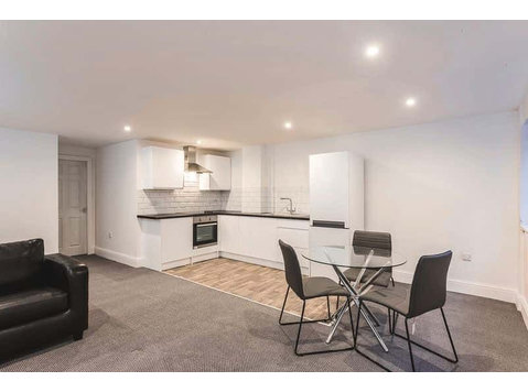 Flat 6, 16 Blenheim Terrace - Apartments