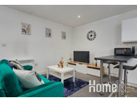 Modern and Fantastic  1 Bedroom  apartment - Asunnot