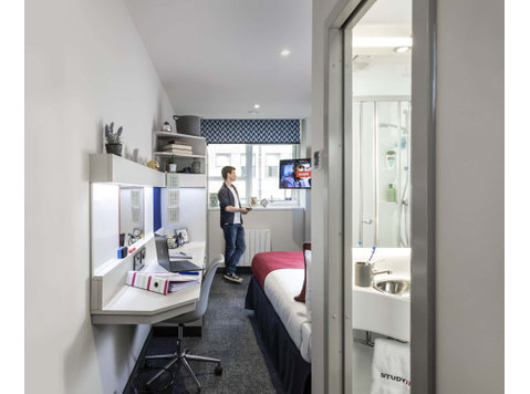 Platinum Plus En-suite Serviced Apartment in Leeds - Διαμερίσματα