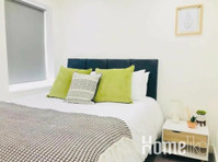 Vibrant 2-bed Apartment - Διαμερίσματα