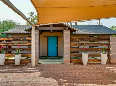 Airbnb Antiquity with a Modern Twist: Family-friendly Home - Case