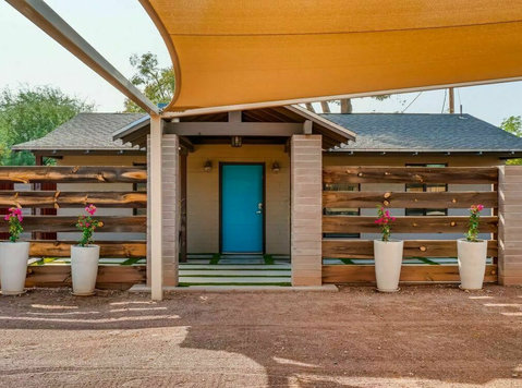 Airbnb Antiquity with a Modern Twist: Family-friendly Home - בתים