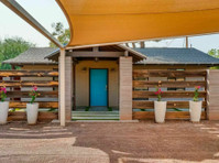 Airbnb Antiquity with a Modern Twist: Family-friendly Home - Houses