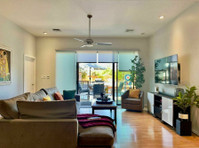 Airbnb Antiquity with a Modern Twist: Family-friendly Home - Houses