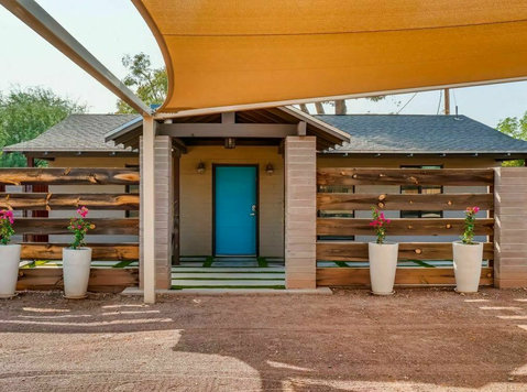 Airbnb Antiquity with a Modern Twist: Family-friendly Home - گھر