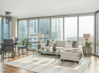 1/1 condo /w/d modern kitchen, parking!