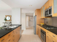 1/1 condo /w/d modern kitchen, parking! - Apartemen