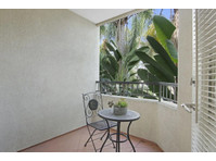 Glendon Ave, Los Angeles - Appartements