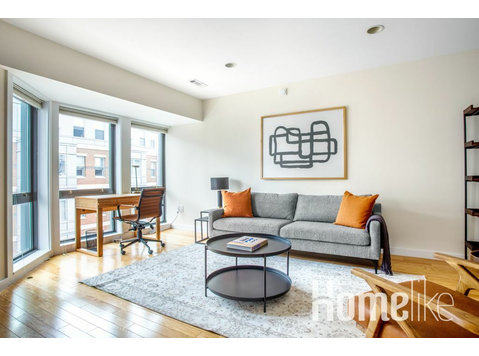 Spacious Fenway 1BR w/Gym, steps from Fenway Park - آپارتمان ها