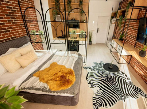 Beautiful and modern furnished Studio Chelsea neighborhood - شقق