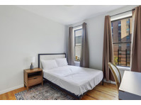 W 109th St, New York City - WGs/Zimmer