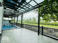 Luxury Villa with pool, elevator in Vinhomes Long Bien, Rive - Hus