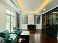 Luxury Villa with pool, elevator in Vinhomes Long Bien, Rive - Rumah