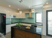 Spacious & Brand new 03 bedroom apartment in Tay Ho - Хотелски апартаменти