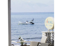 Hotel Coral in Greece is looking for new team members - Restauración