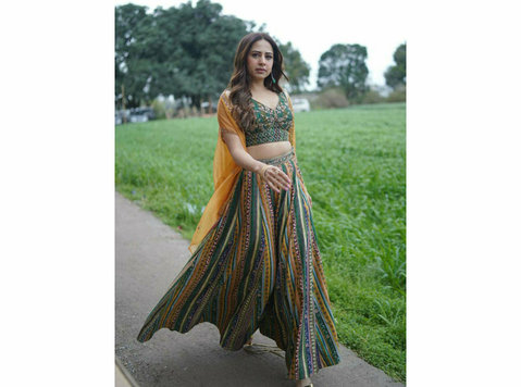 Shop Designer Ramadan Outfits | kalista - 广告业