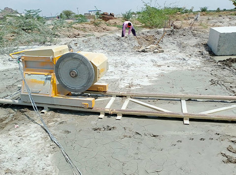 Effortless Granite Quarry Cutting with a Diamond Wire Saw - 製造と生産