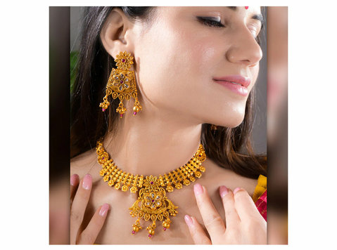 Gold-plated Stone-studded Necklace Set - Sonstiges