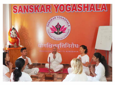 200-hours Yoga Teacher Training in Rishikesh - Publicité