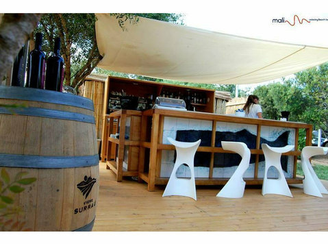 Staff 2024 beach club Sardegna Smeralda- bar, chef, waiter - Práce v baru