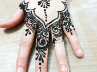 Henna Artist available in Kuwait - Sonstiges