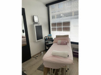 Room in a salon for Rent - Business (General): Other
