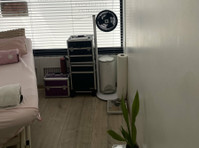 Room in a salon for Rent - Business (General): Other