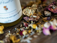 Lavender & Thyme: Holistic Skin Therapy + Apothecary (3) - Outros